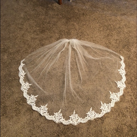 W•Too Wedding Gown - Picture 7 of 8